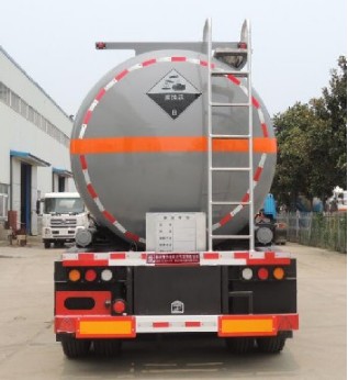 拉氨水的化工半掛運(yùn)輸車(chē)圖片 拉氨水的化工半掛運(yùn)輸車(chē)圖片
