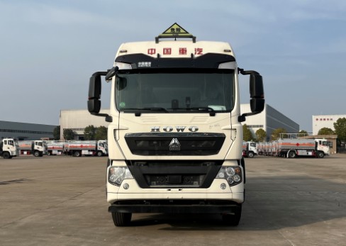 重汽豪沃29.3方鋁合金運(yùn)油車(chē)_楚勝牌CSC5329GYYLZ6型鋁合金運(yùn)油車(chē) 重汽豪沃29.3方鋁合金運(yùn)油車(chē)_楚勝牌CSC5329GYYLZ6型鋁合金運(yùn)油車(chē)